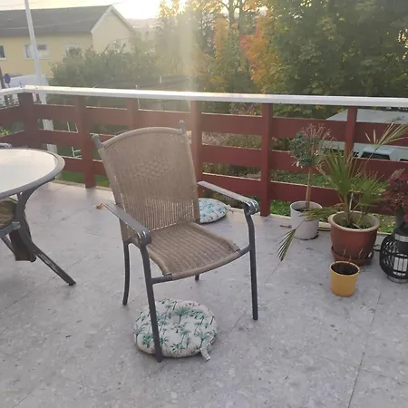 Nicely Decorated House Near Forest And Town Vakantiehuis *